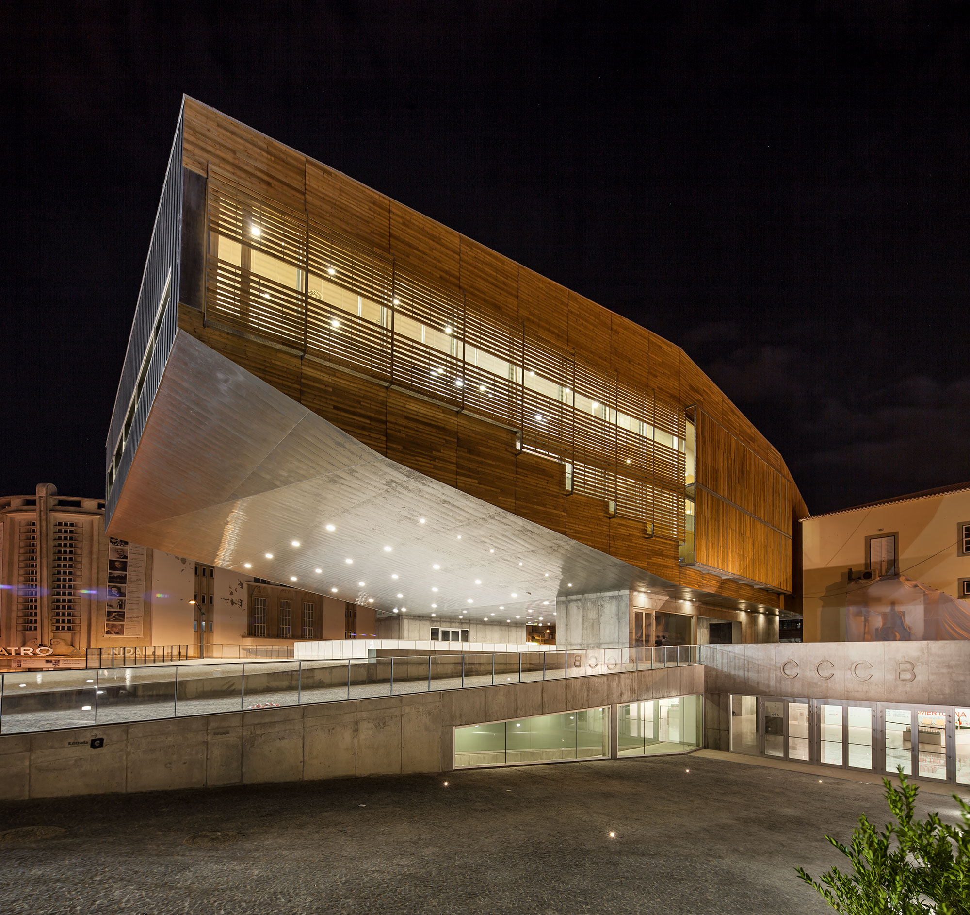 Cultural center. Cultural Center архитектура. Cultural Center in Castelo Branco / Mateo Arquitectura. Cultural Center in Castelo Branco by Mateo Arquitectura стройка. Райтхалле (культурный центр).